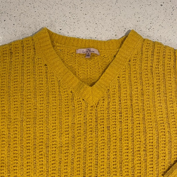Women’s V- Neck knitted sweater - Picture 3 of 4